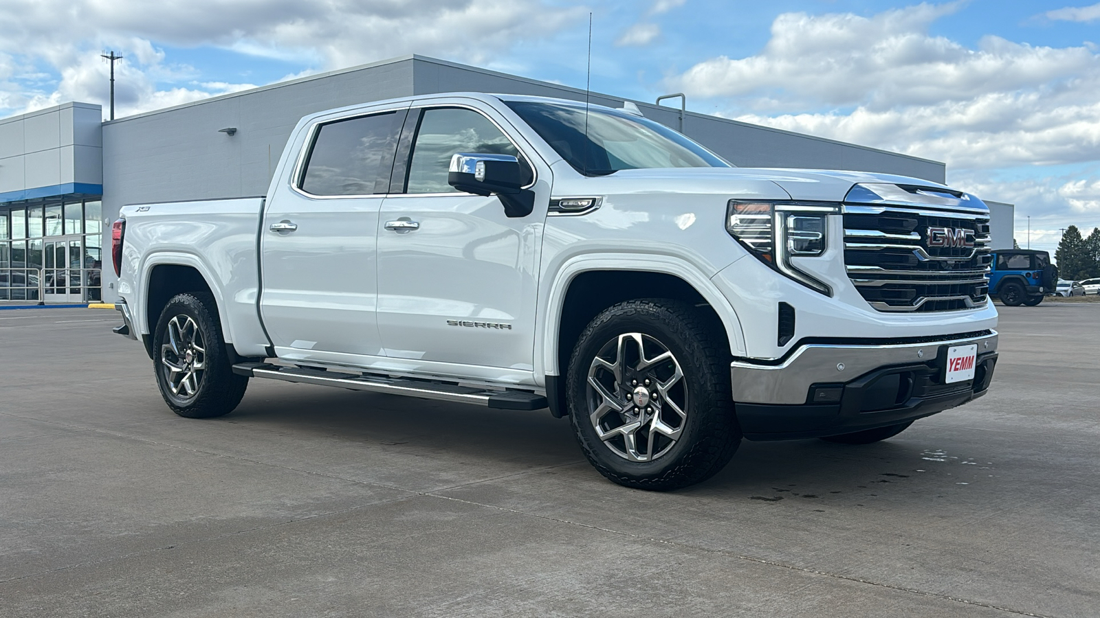 2025 GMC Sierra 1500 SLT 2