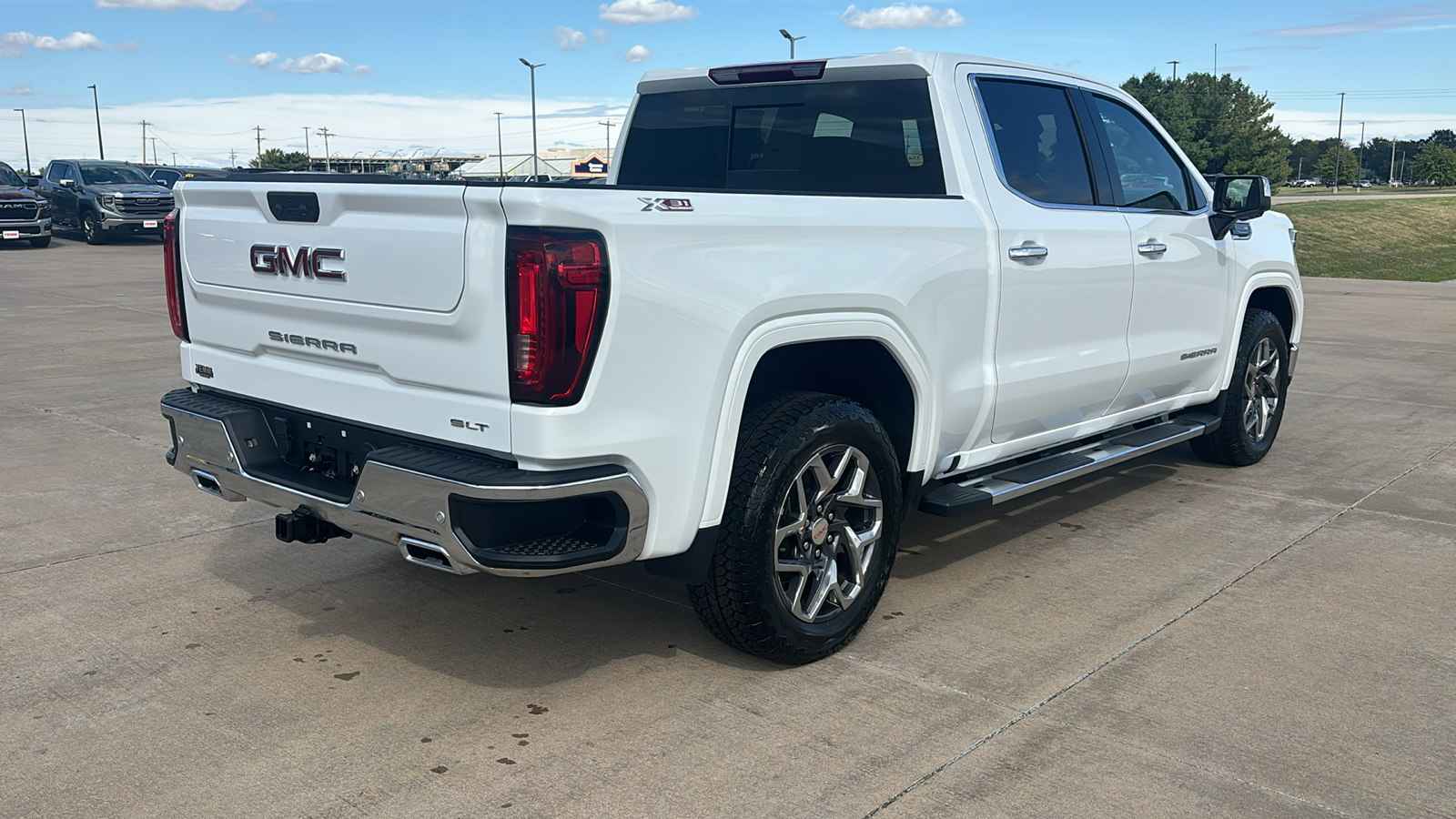 2025 GMC Sierra 1500 SLT 8