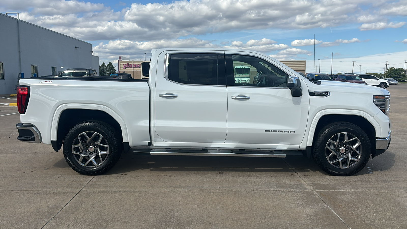 2025 GMC Sierra 1500 SLT 9