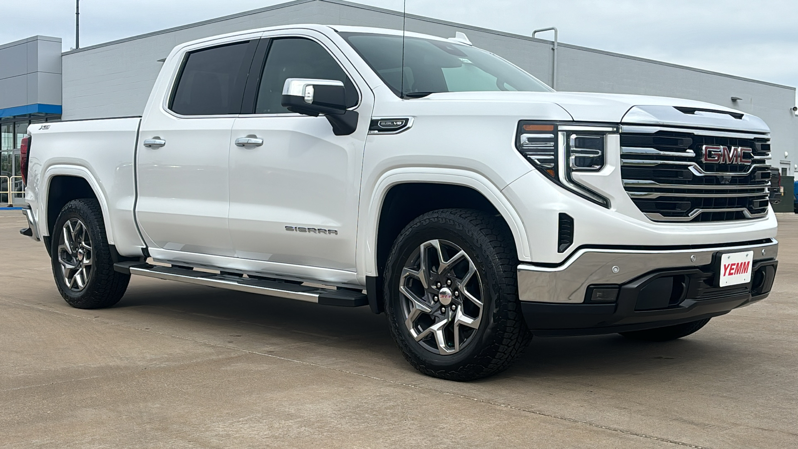 2025 GMC Sierra 1500 SLT 1