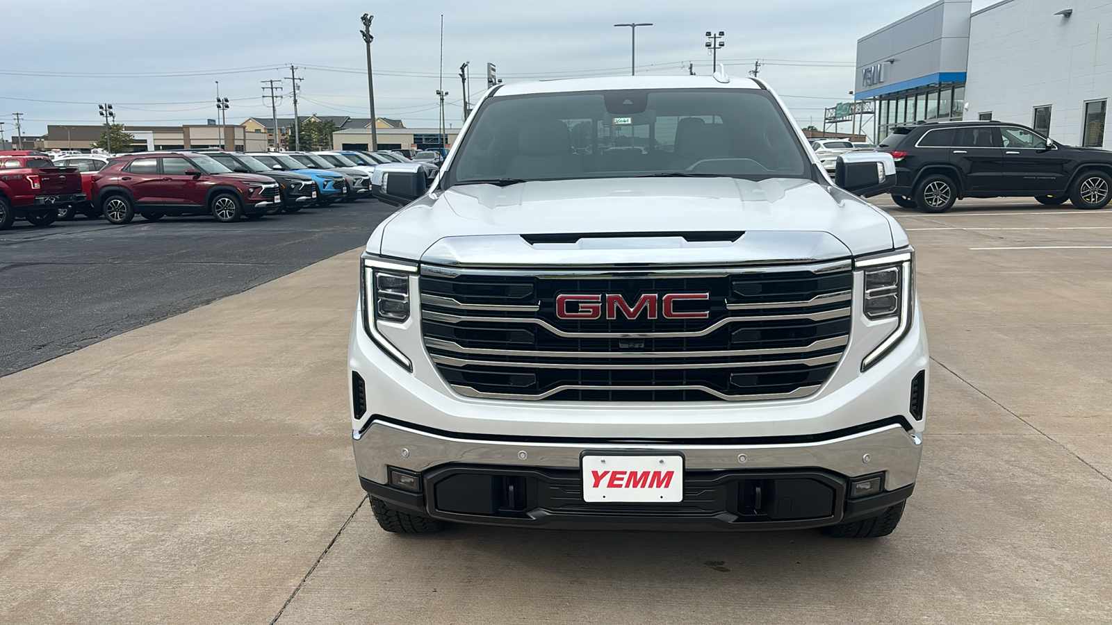 2025 GMC Sierra 1500 SLT 3