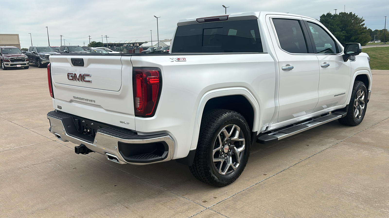 2025 GMC Sierra 1500 SLT 8