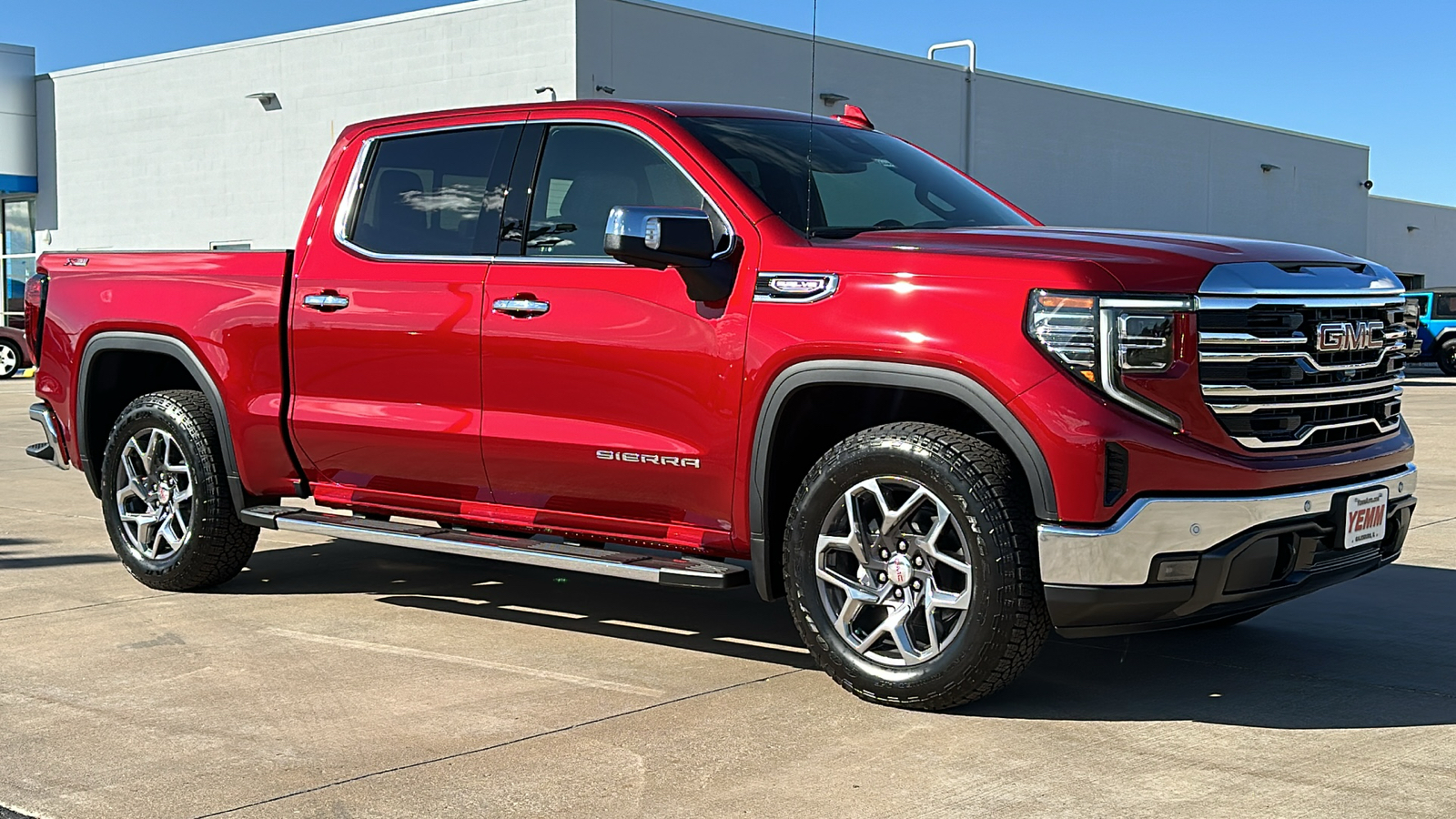 2025 GMC Sierra 1500 SLT 2