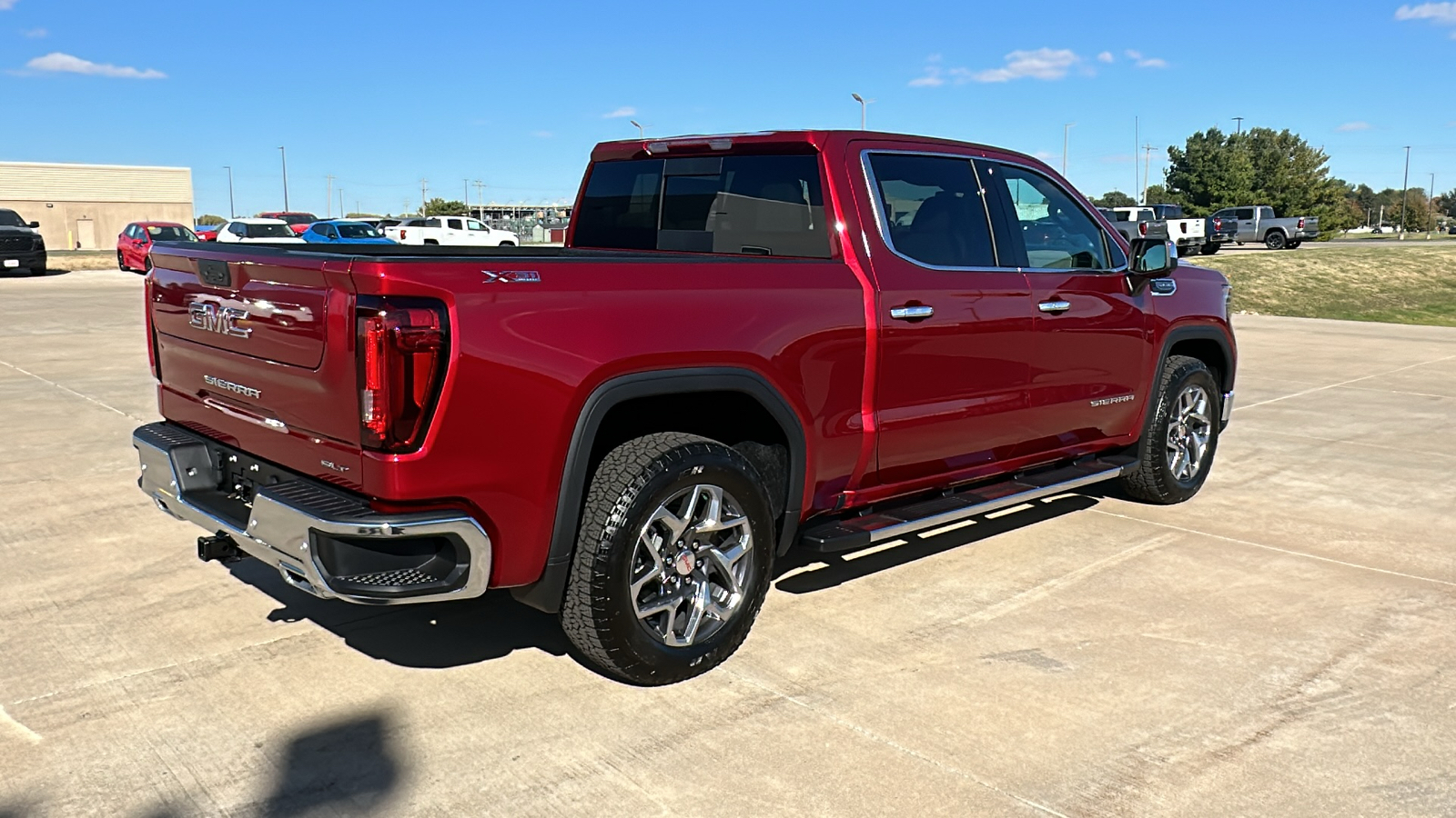 2025 GMC Sierra 1500 SLT 8