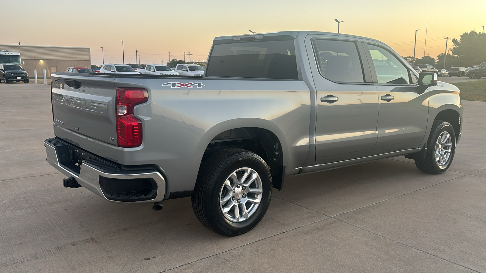 2025 Chevrolet Silverado 1500 LT 8