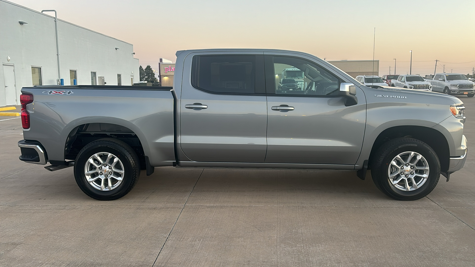 2025 Chevrolet Silverado 1500 LT 9