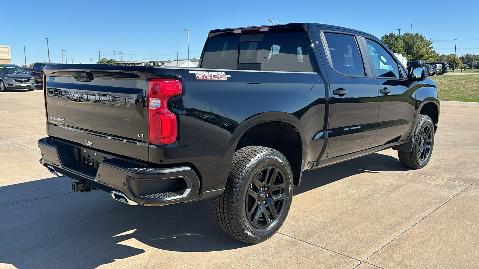 2025 Chevrolet Silverado 1500 LT Trail Boss 8