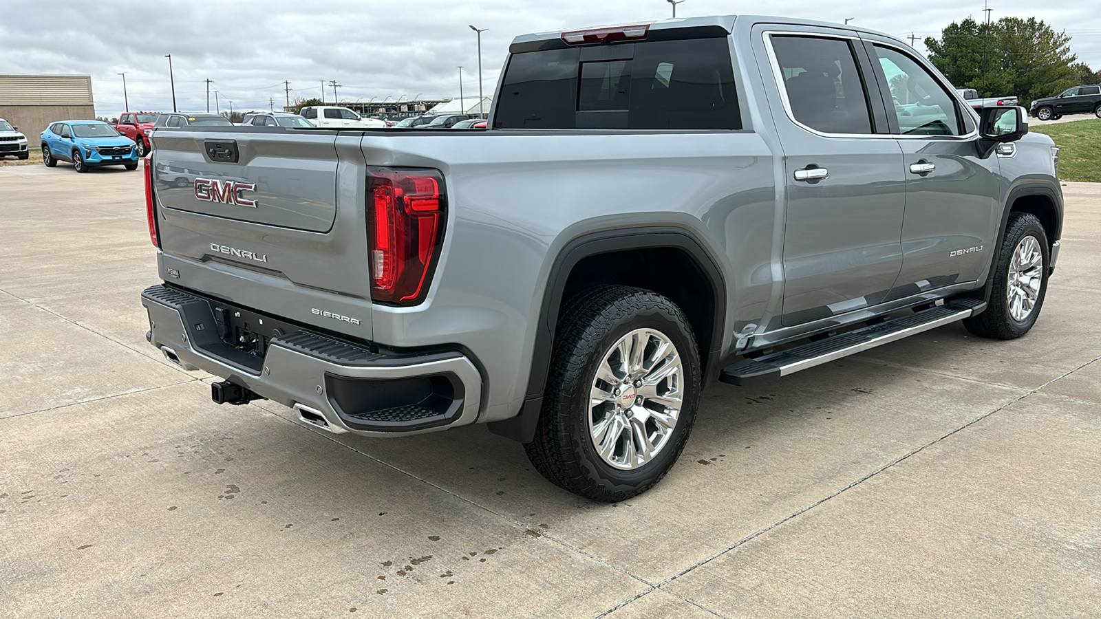 2025 GMC Sierra 1500 Denali 8