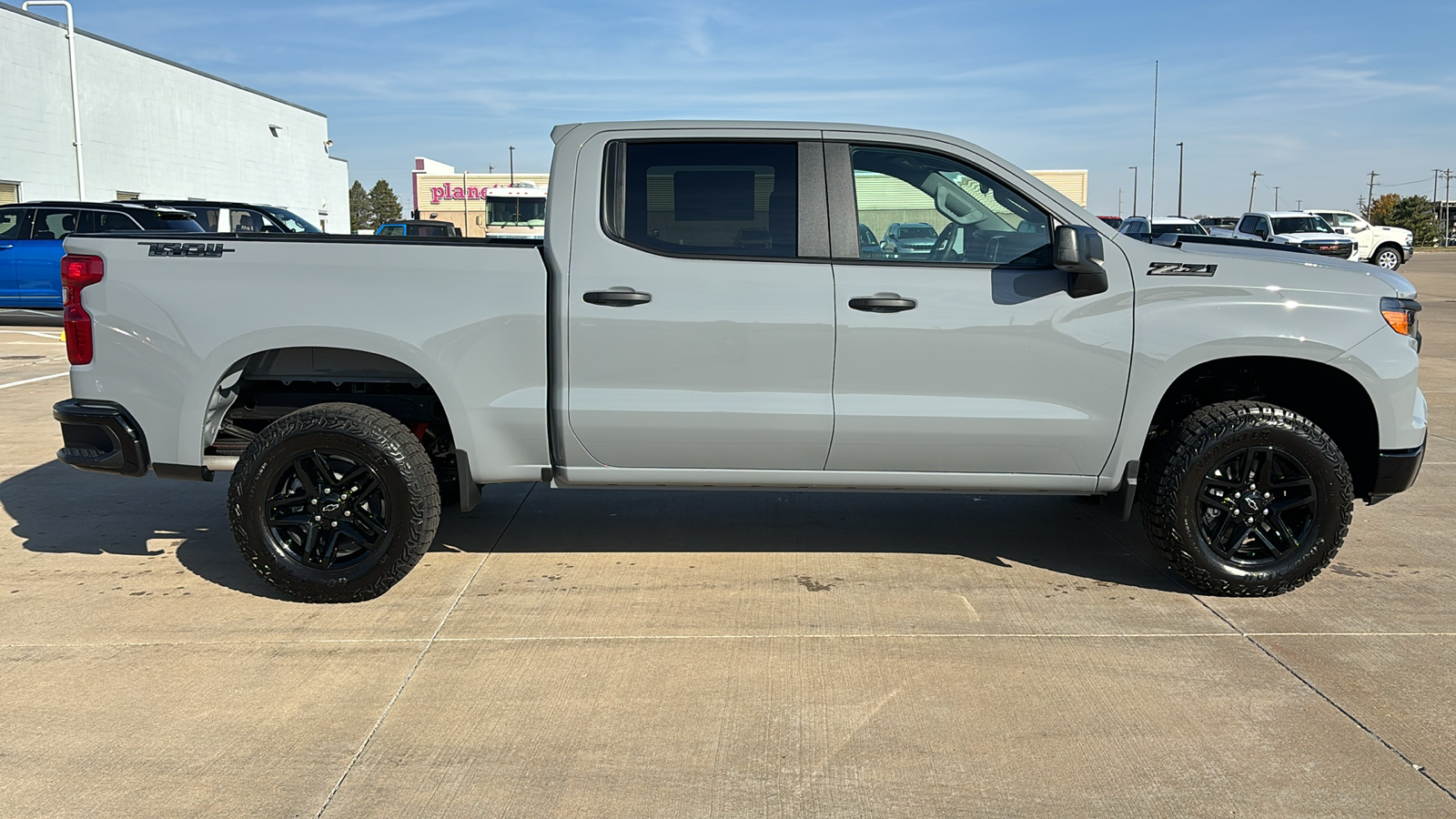 2025 Chevrolet Silverado 1500 Custom Trail Boss 9