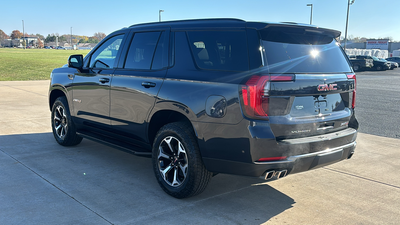 2025 GMC Yukon AT4 6