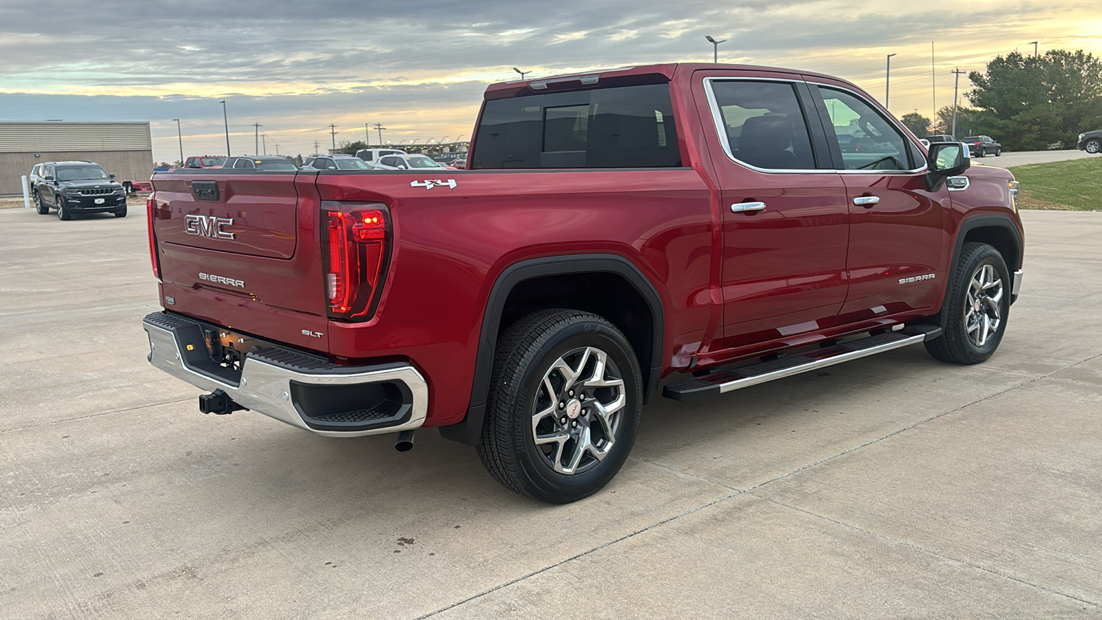 2025 GMC Sierra 1500 SLT 8