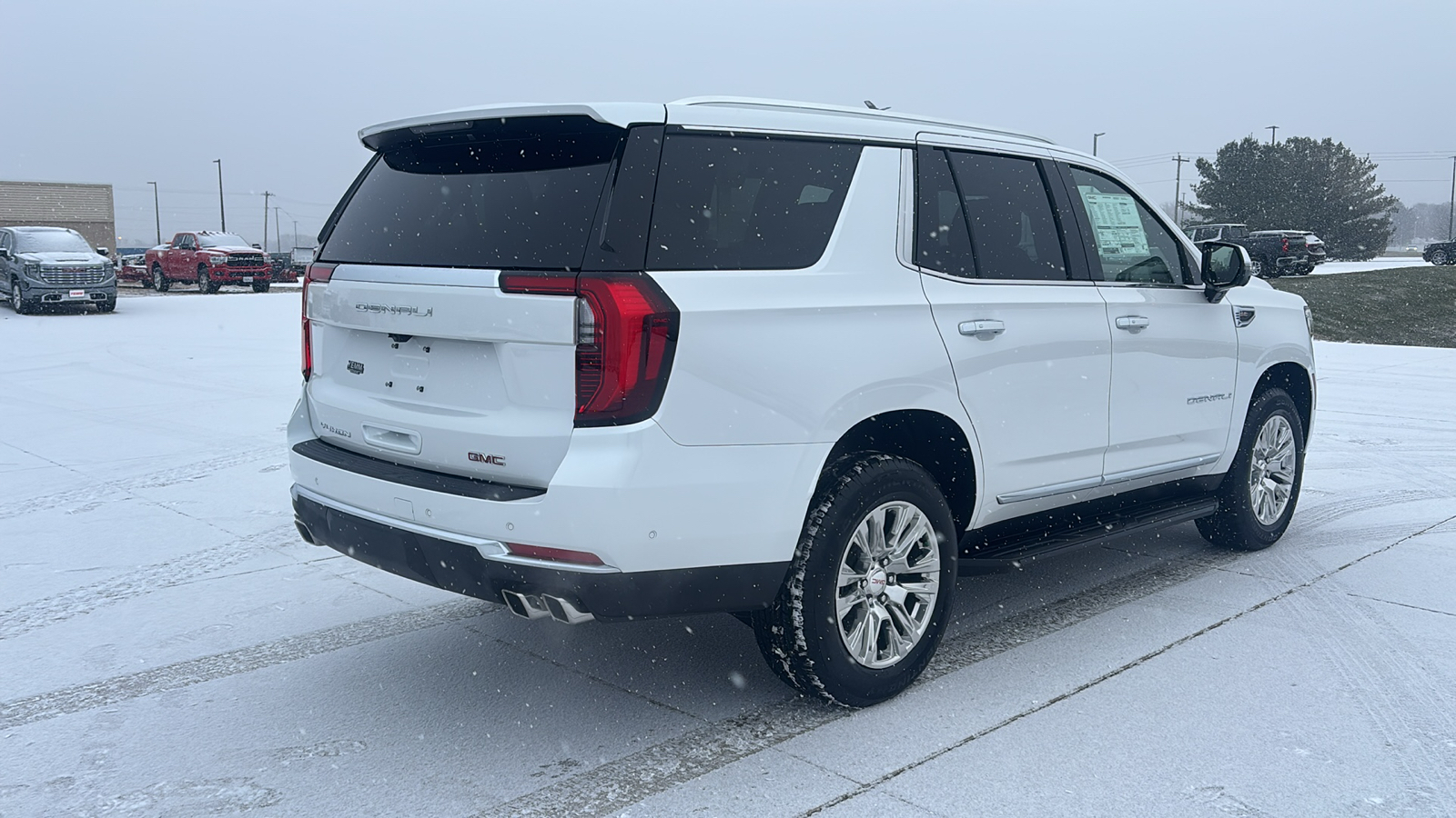 2025 GMC Yukon Denali 8