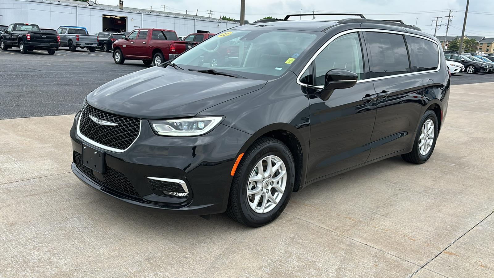 2022 Chrysler Pacifica Touring L 4