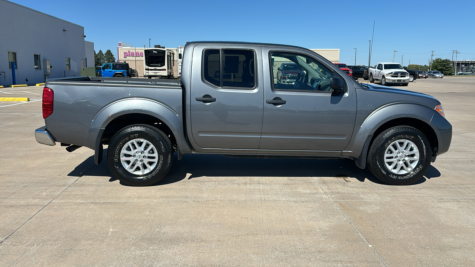 2019 Nissan Frontier SV 9