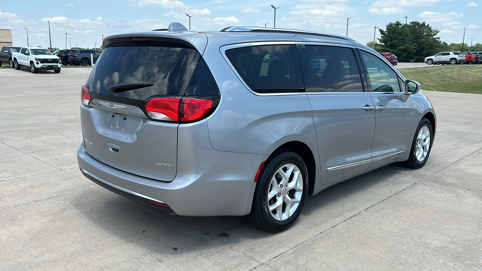 2020 Chrysler Pacifica Limited 8