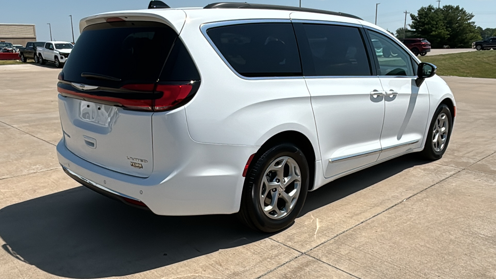 2023 Chrysler Pacifica Limited 8