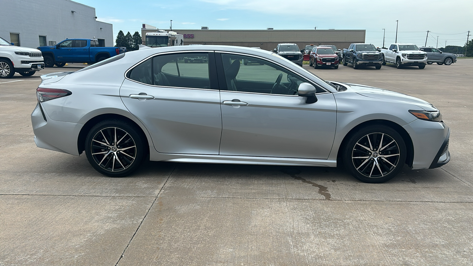 2021 Toyota Camry SE 9