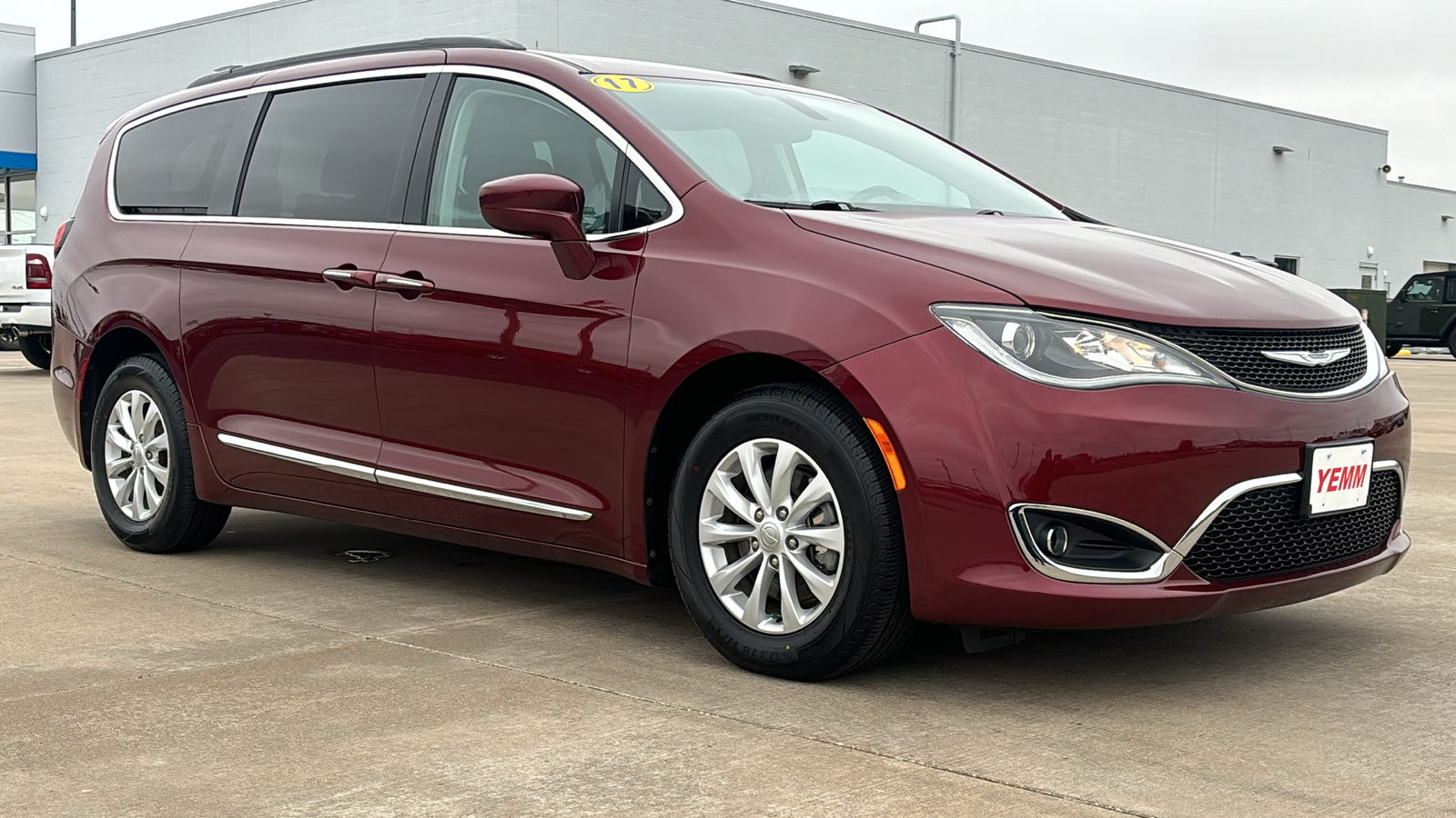 2017 Chrysler Pacifica Touring L 1