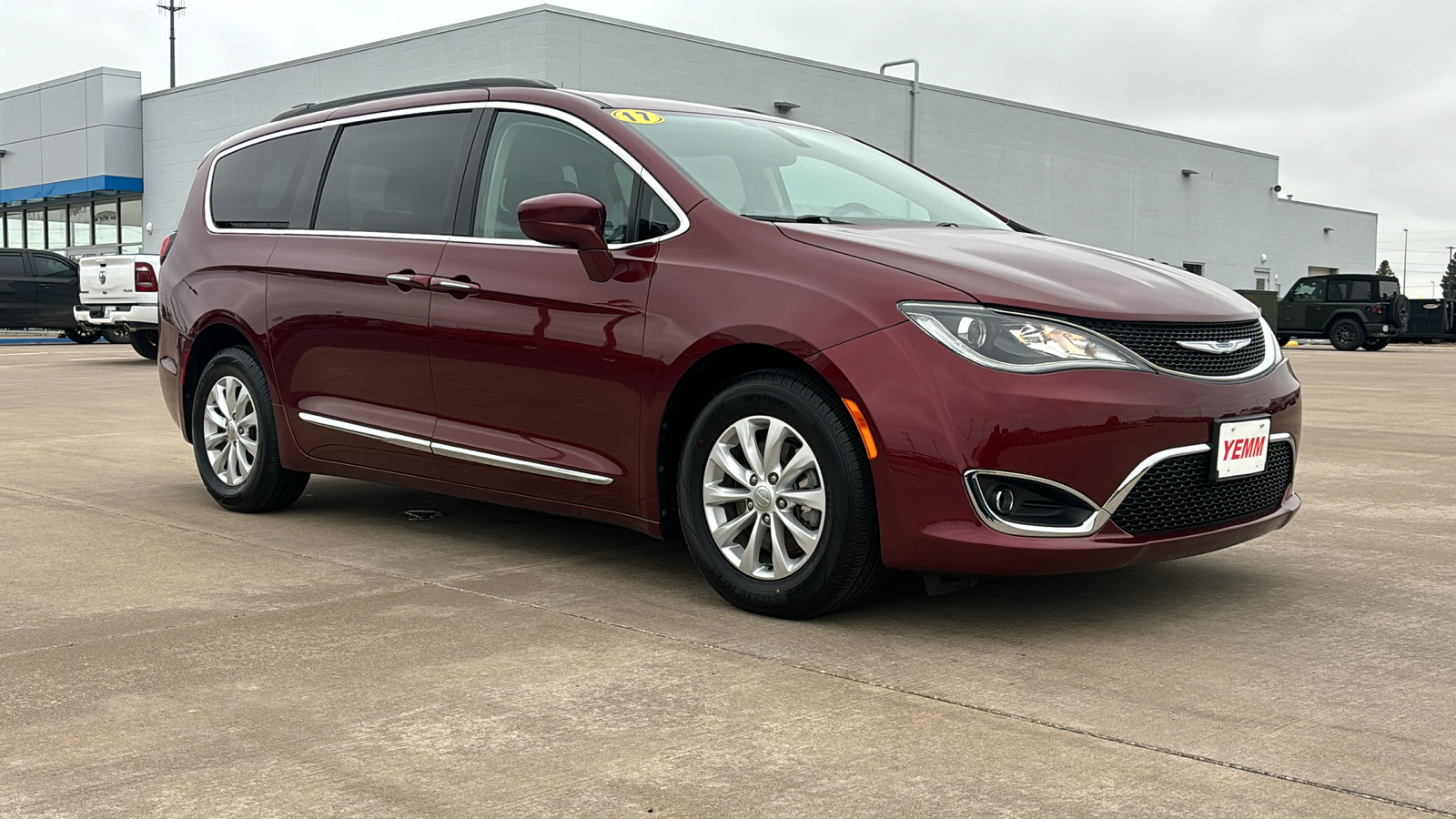 2017 Chrysler Pacifica Touring L 2