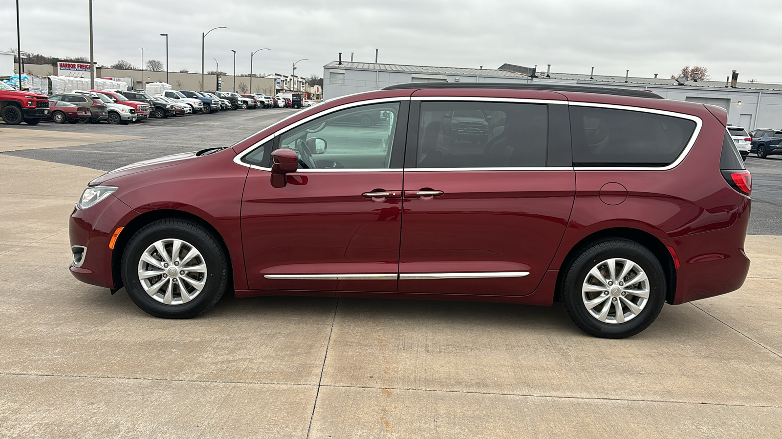 2017 Chrysler Pacifica Touring L 5