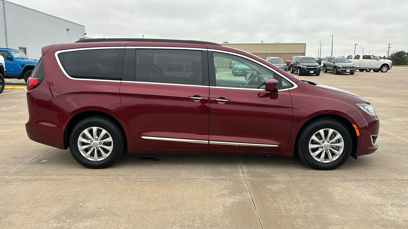 2017 Chrysler Pacifica Touring L 9