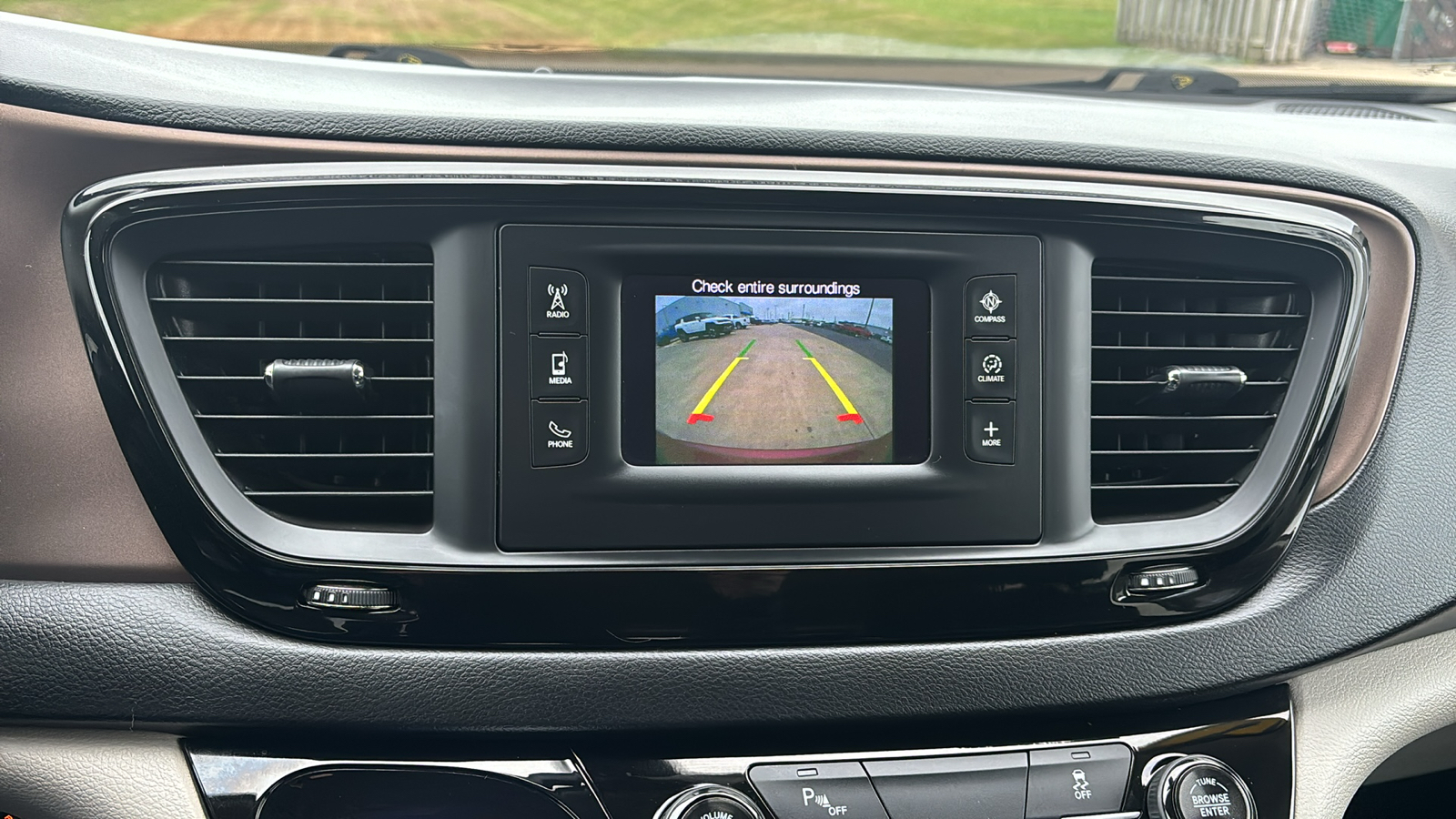 2017 Chrysler Pacifica Touring L 17