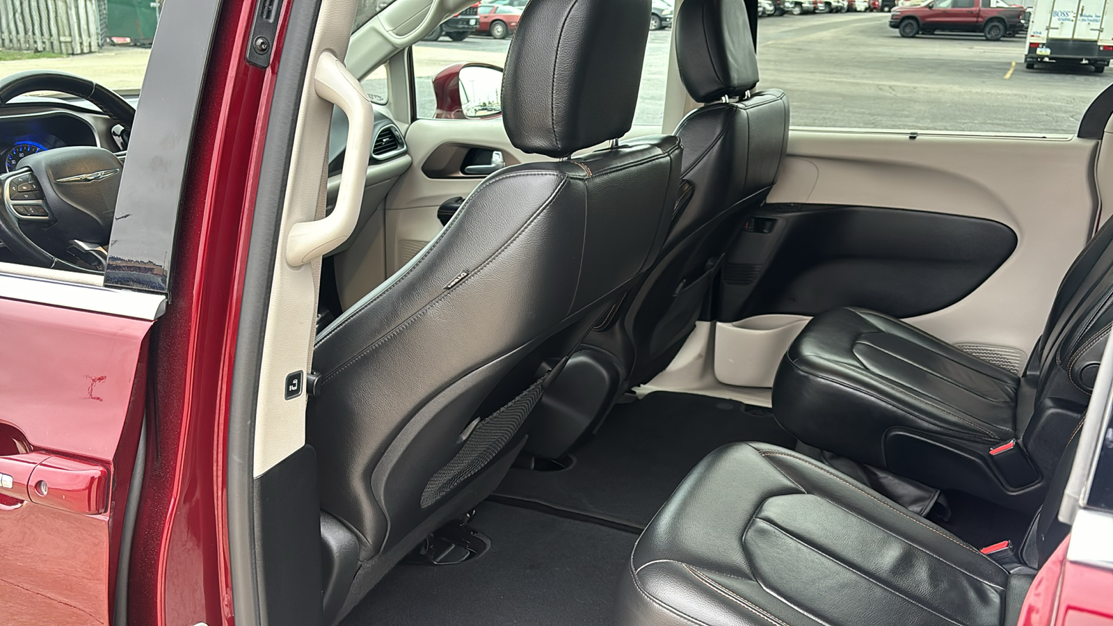 2017 Chrysler Pacifica Touring L 25