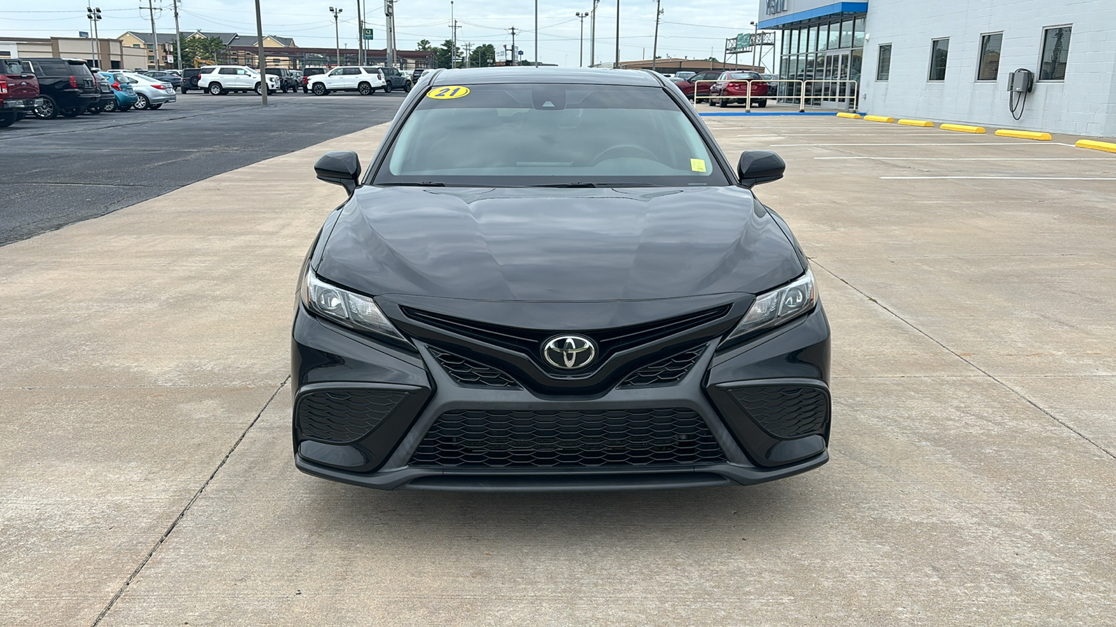 2021 Toyota Camry SE 3