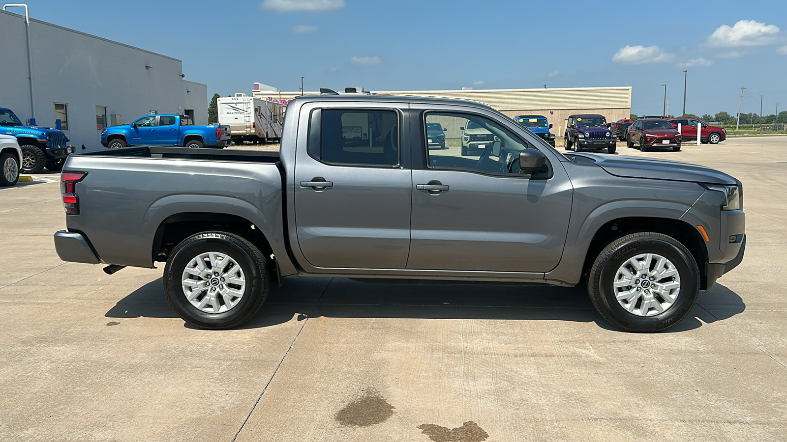 2023 Nissan Frontier SV 9