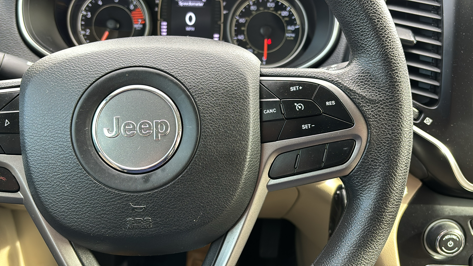 2019 Jeep Cherokee Latitude 15