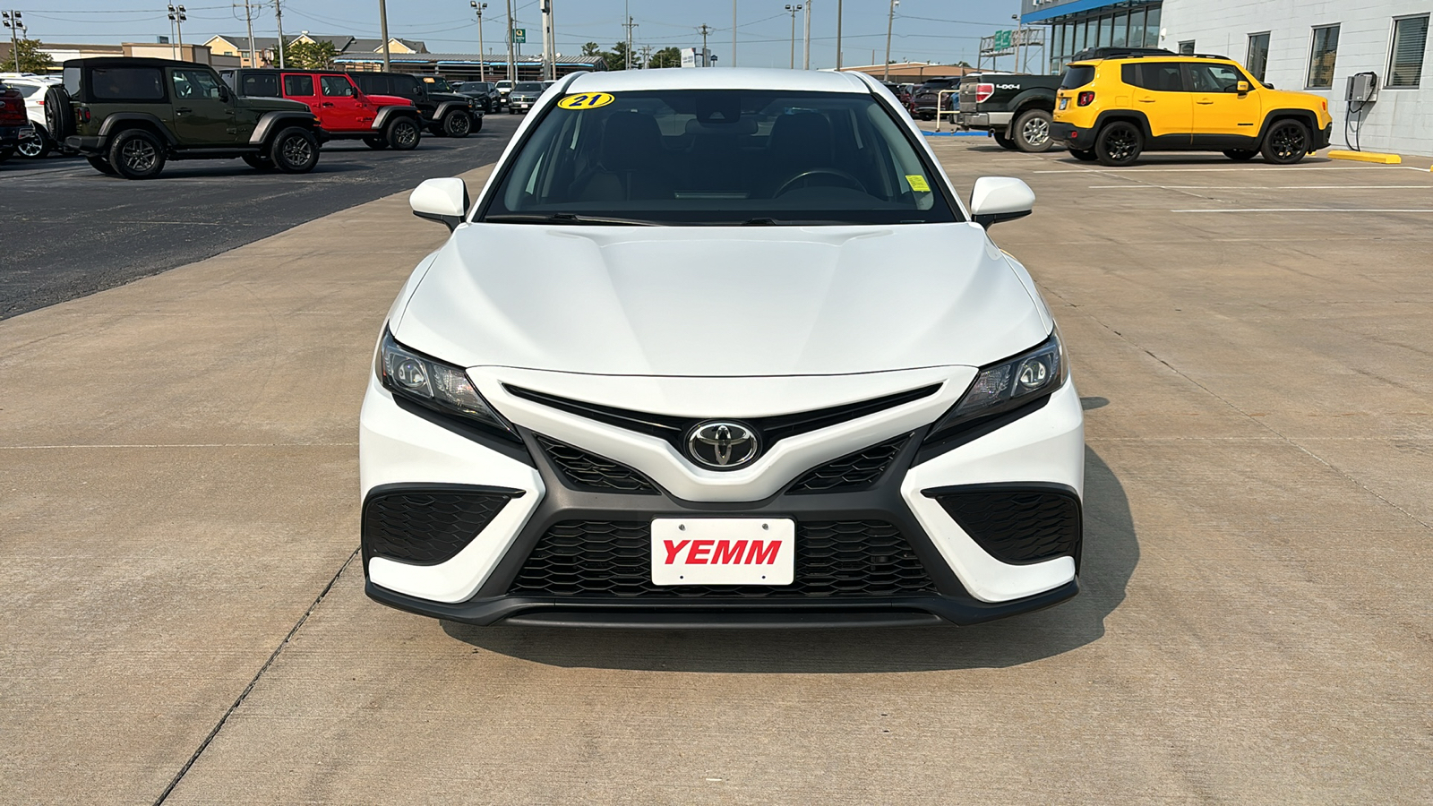 2021 Toyota Camry SE 3