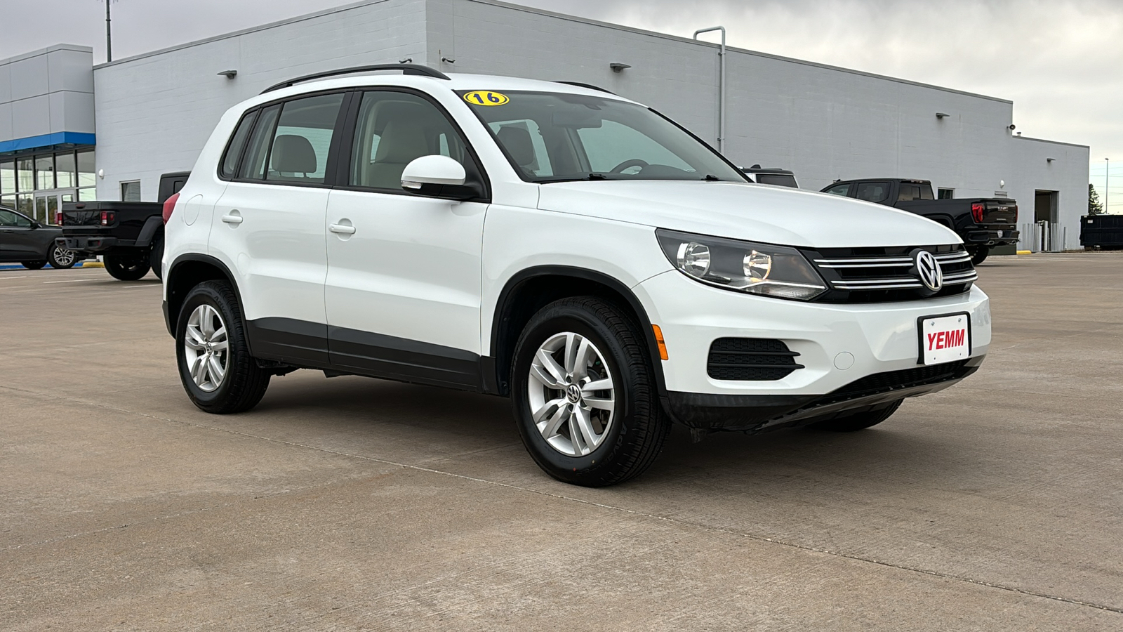 2016 Volkswagen Tiguan S 2