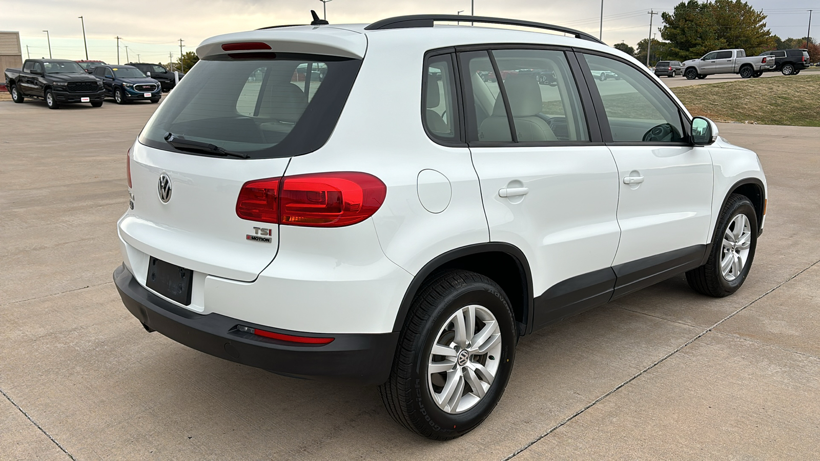 2016 Volkswagen Tiguan S 8