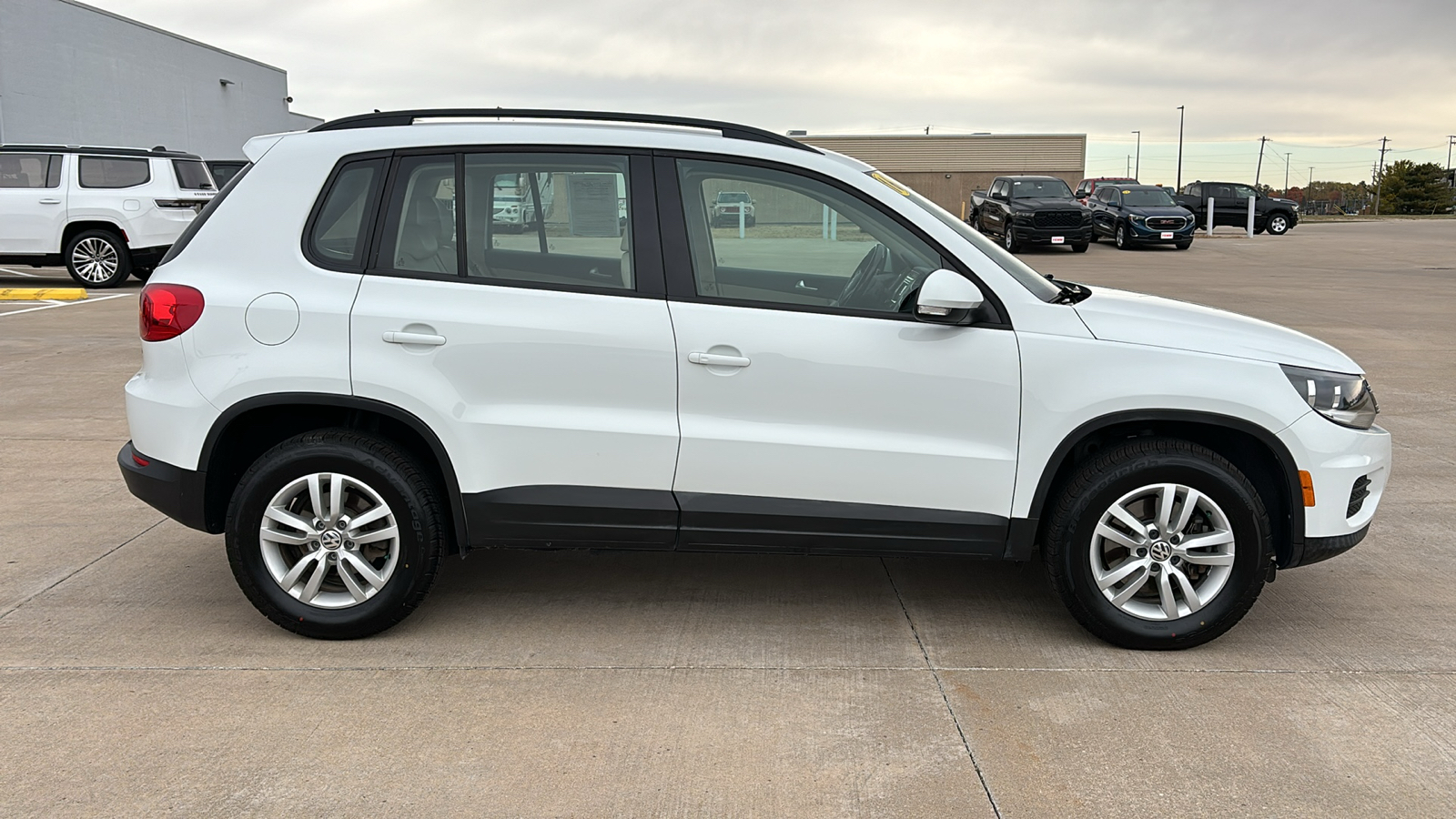 2016 Volkswagen Tiguan S 9