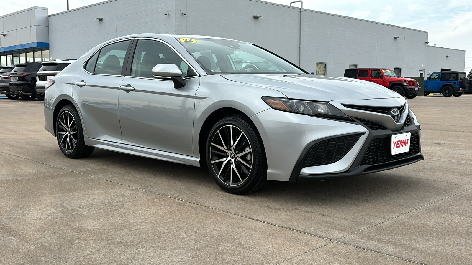 2023 Toyota Camry SE 2