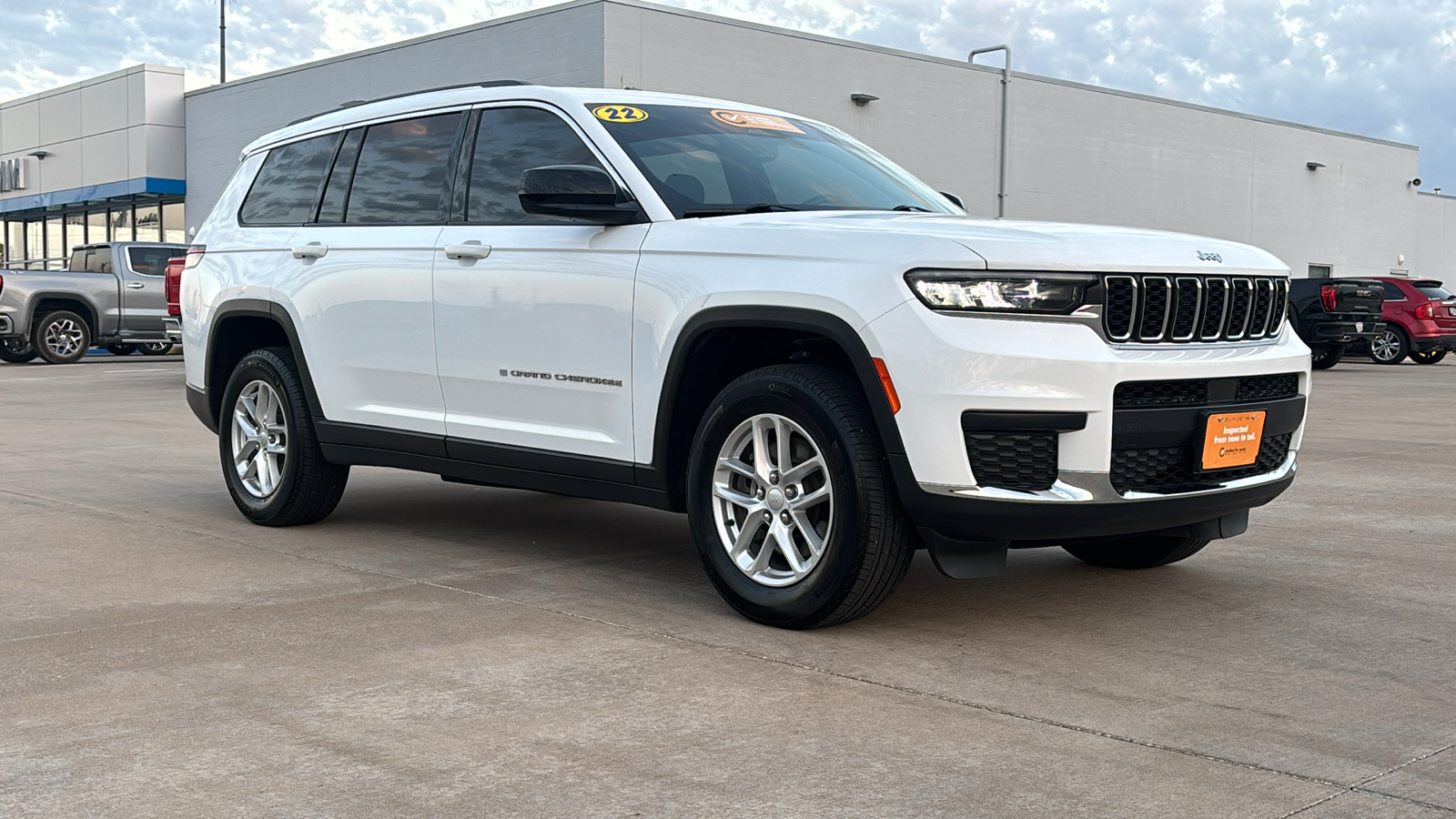 2022 Jeep Grand Cherokee L Laredo 2