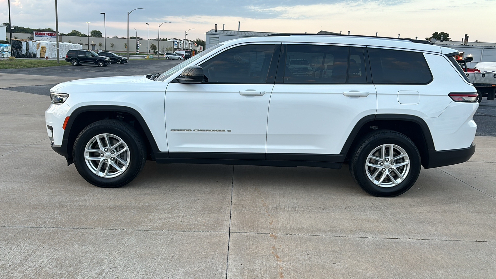 2022 Jeep Grand Cherokee L Laredo 5