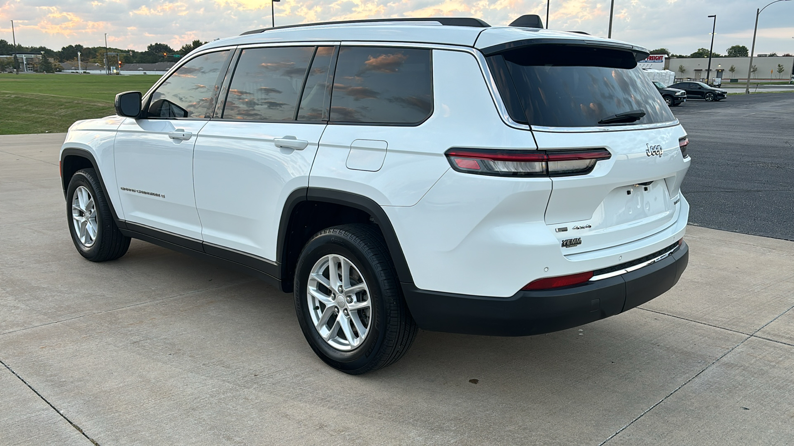 2022 Jeep Grand Cherokee L Laredo 6