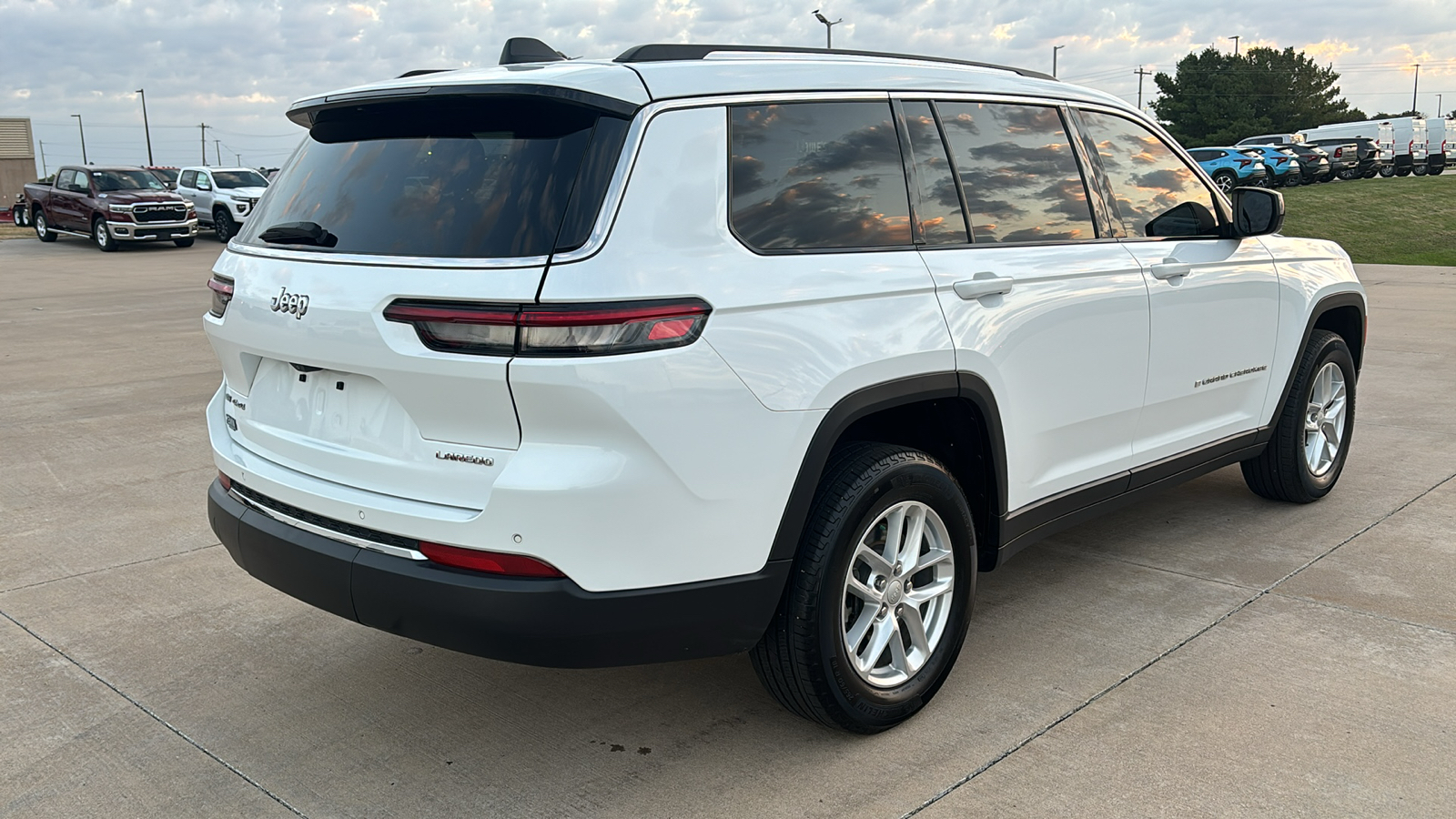 2022 Jeep Grand Cherokee L Laredo 8