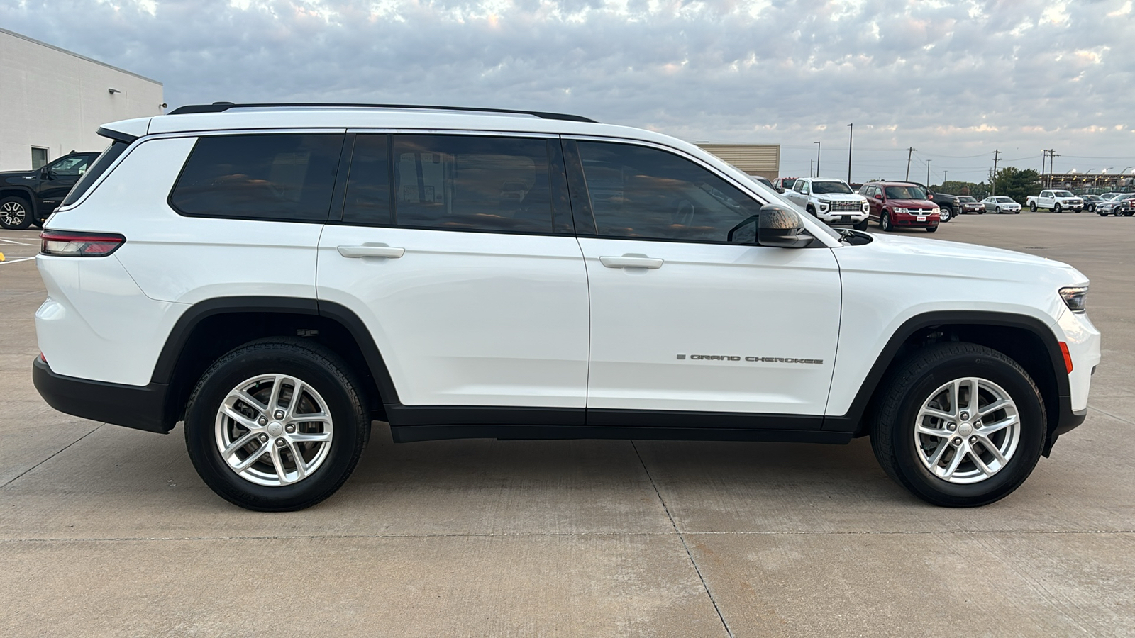 2022 Jeep Grand Cherokee L Laredo 9