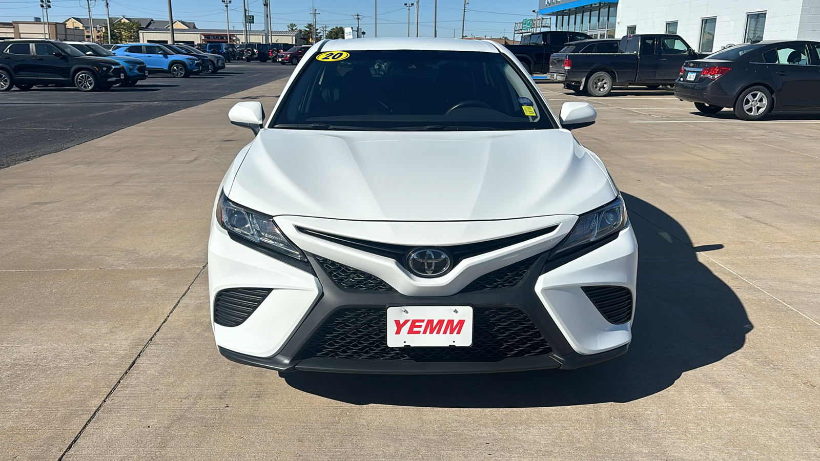 2020 Toyota Camry SE 3