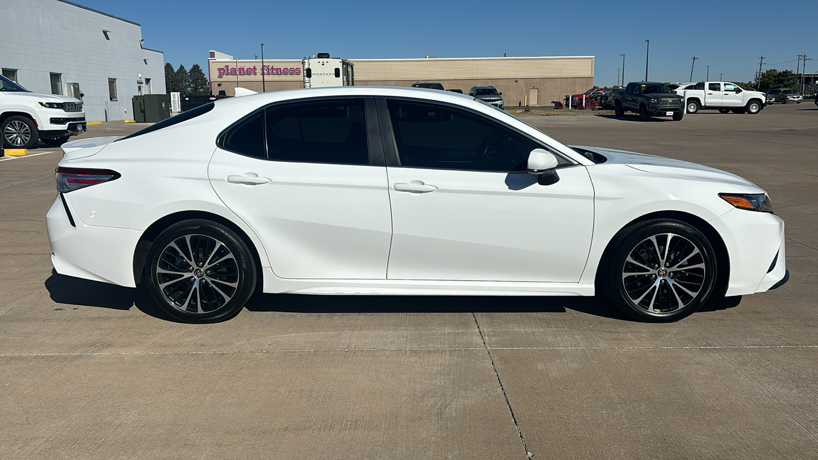 2020 Toyota Camry SE 9