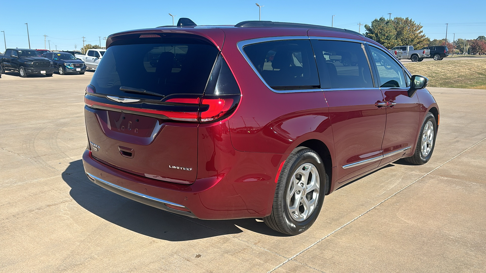 2023 Chrysler Pacifica Limited 8