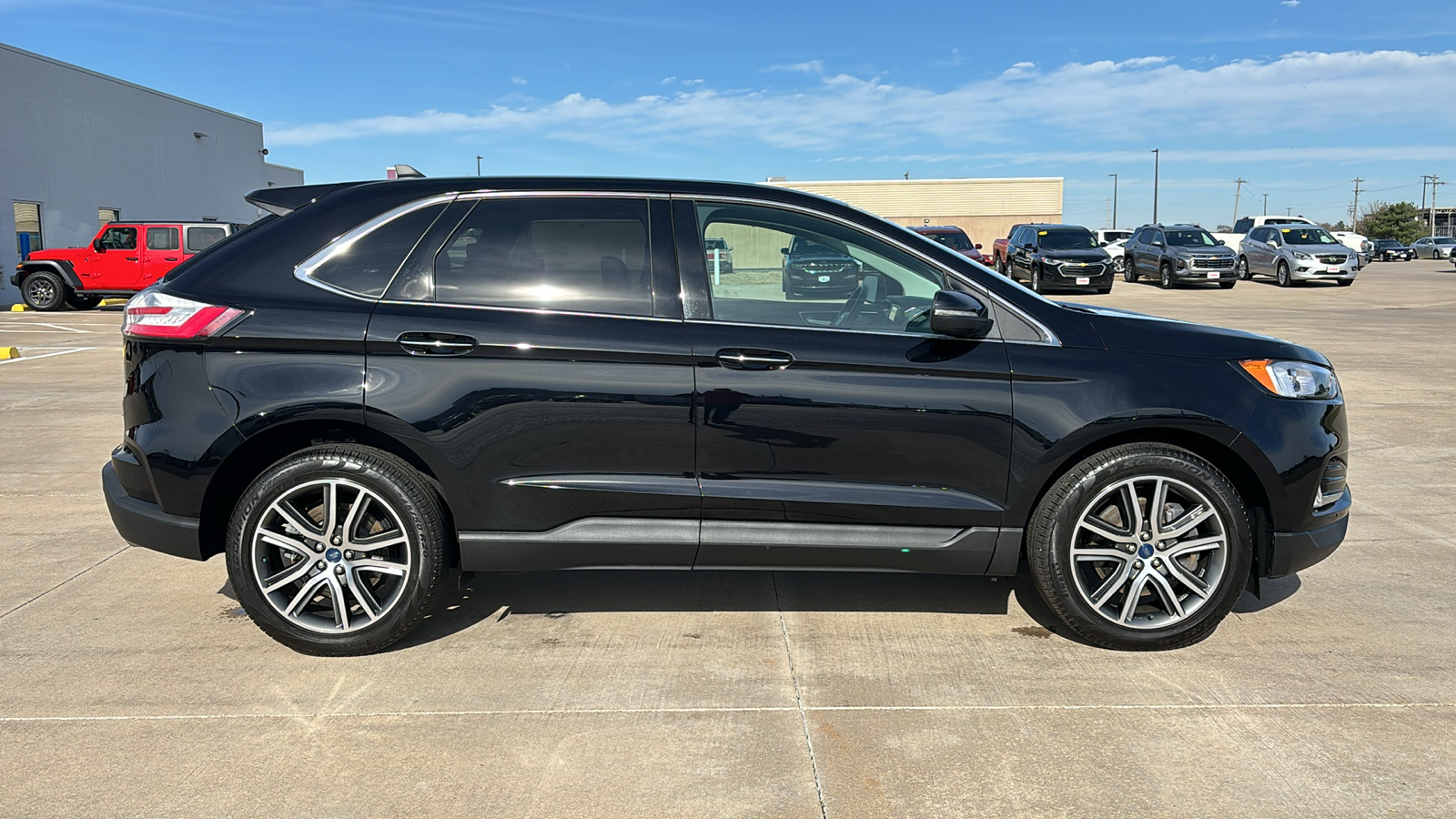 2022 Ford Edge Titanium 9