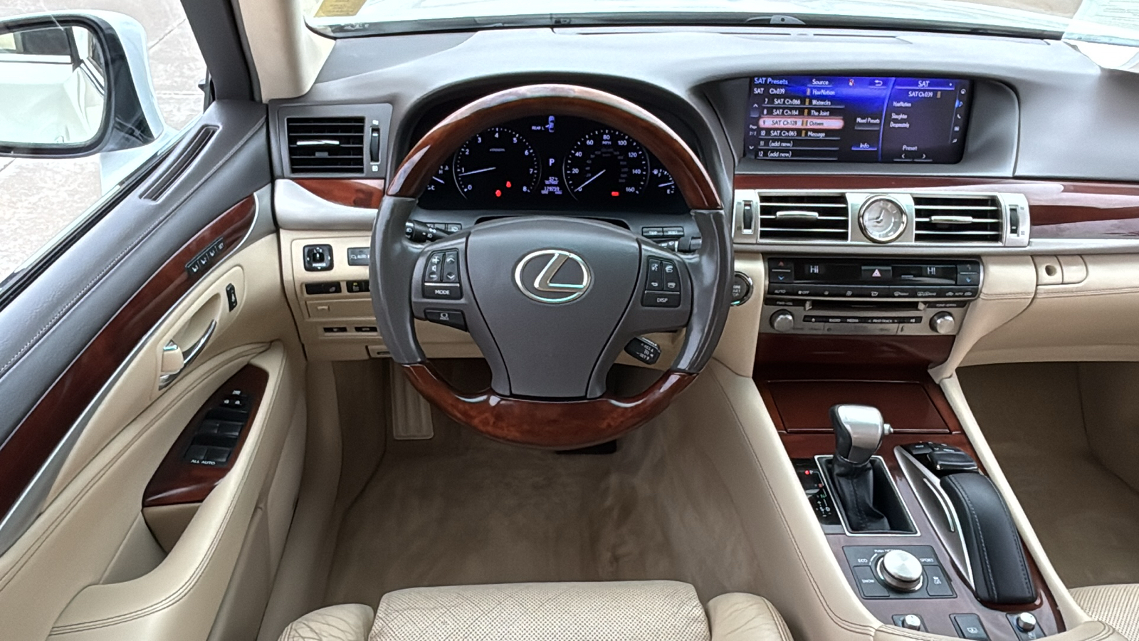 2016 Lexus LS 460 12