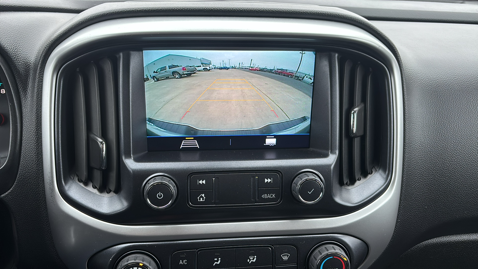 2022 Chevrolet Colorado LT 17