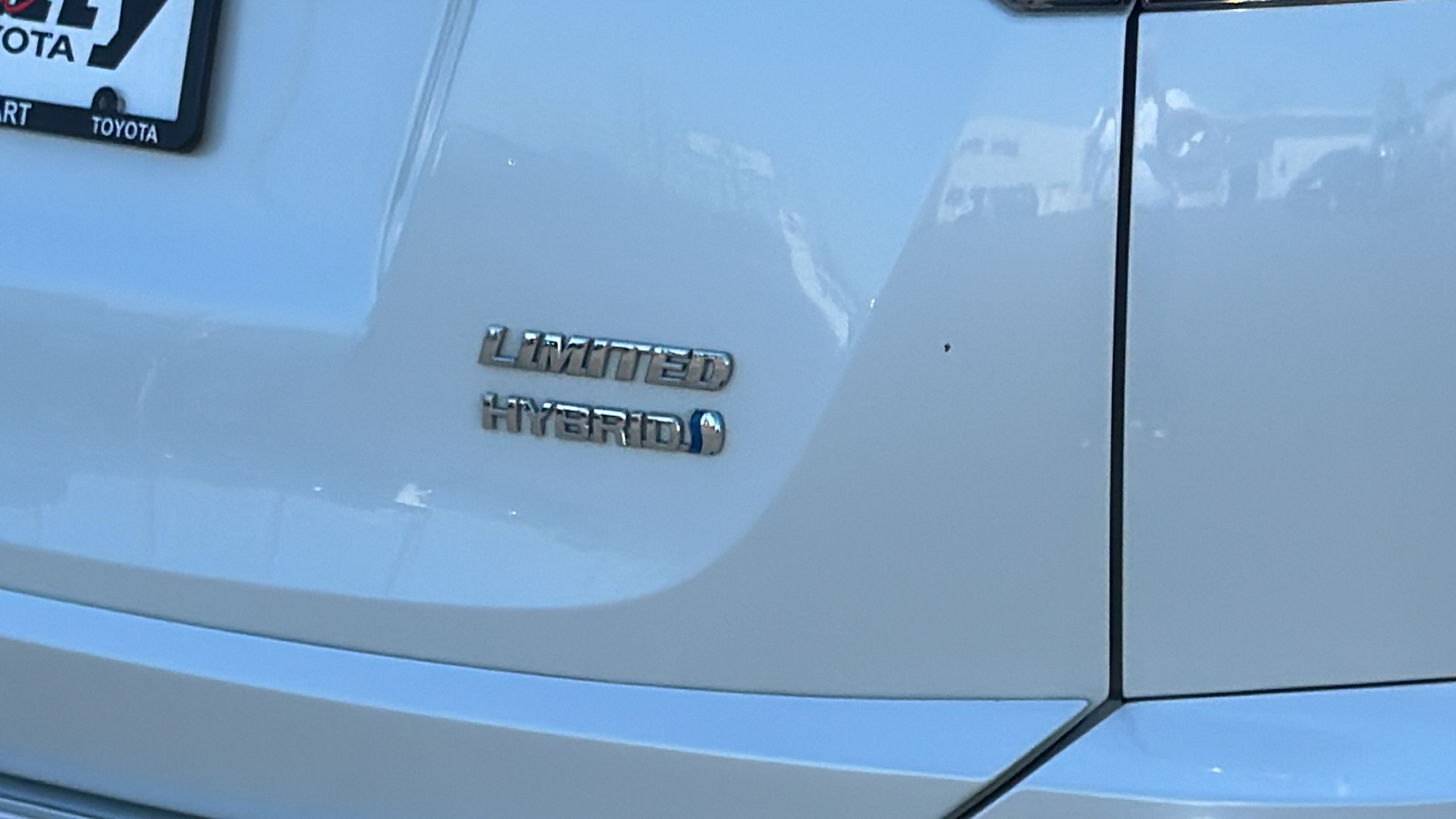 2016 Toyota RAV4 Hybrid Limited 8