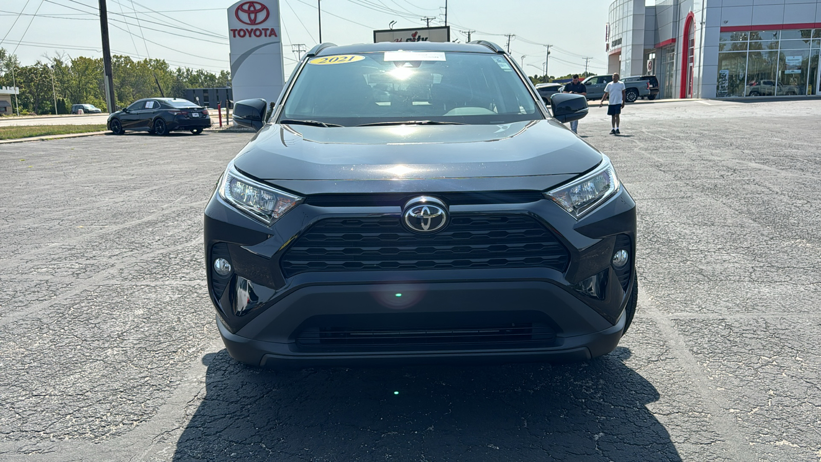 2021 Toyota RAV4 XLE 2