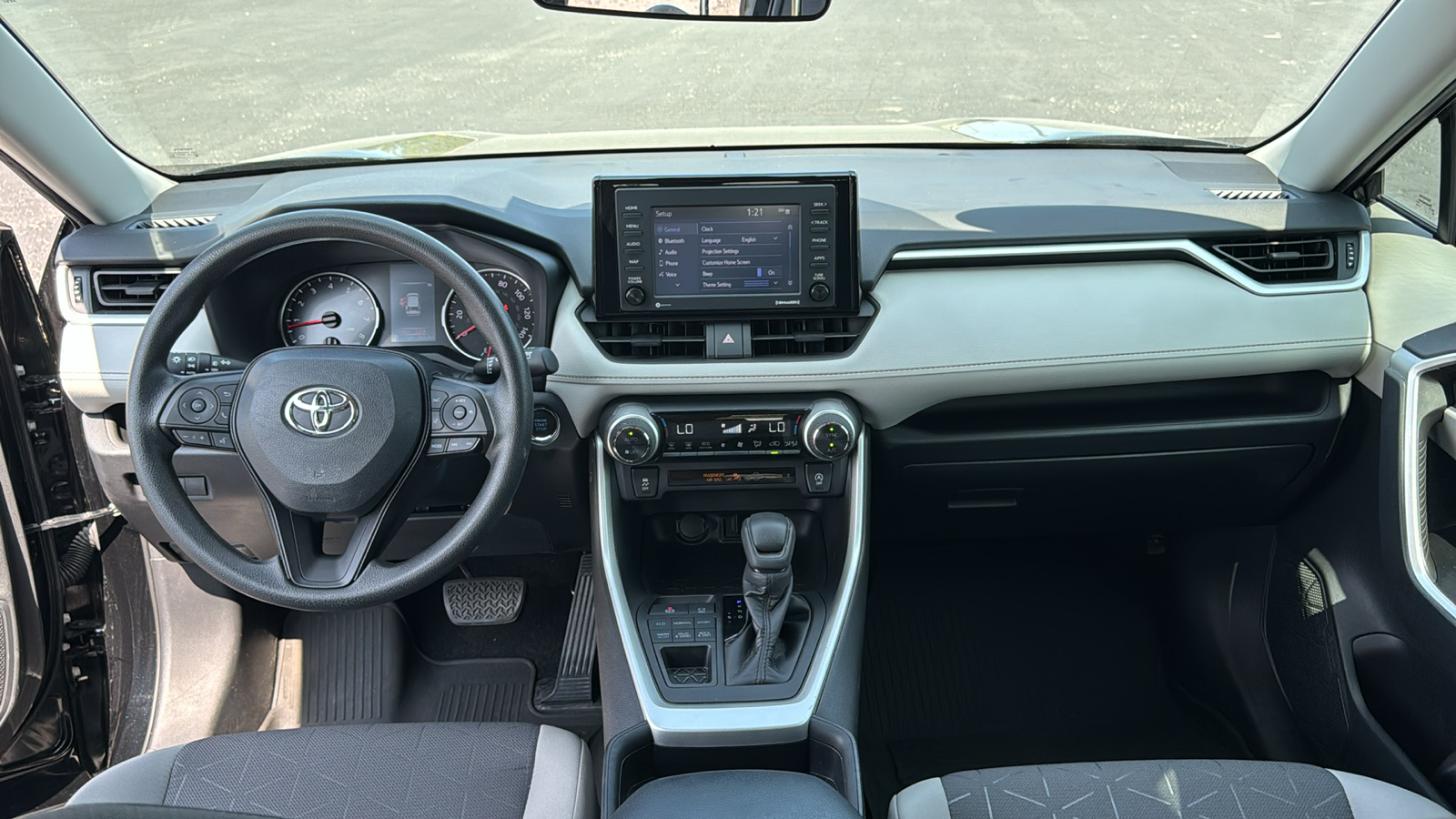 2021 Toyota RAV4 XLE 29