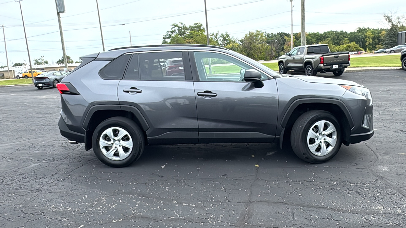 2021 Toyota RAV4 LE 10